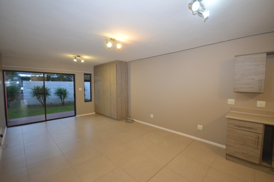 1 Bedroom Property for Sale in Nahoon Valley Park Eastern Cape